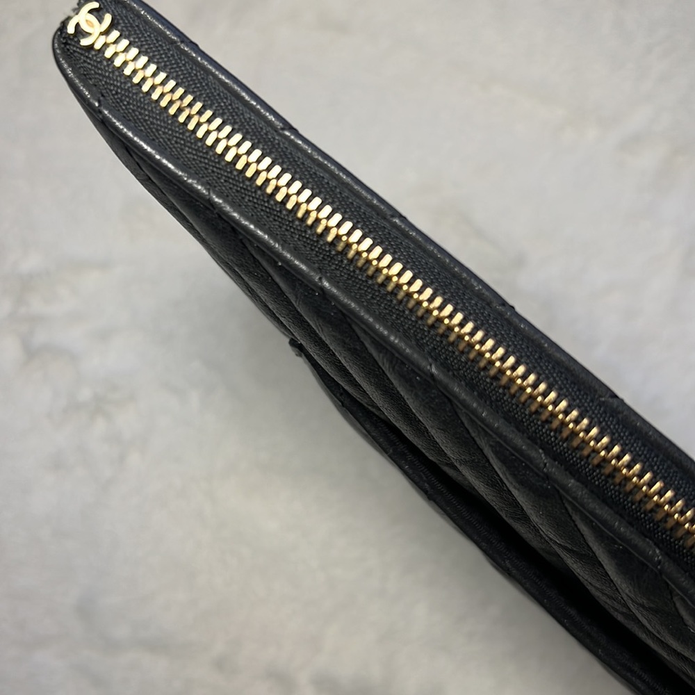 CHANEL CLUTCH - Picture 6 of 16